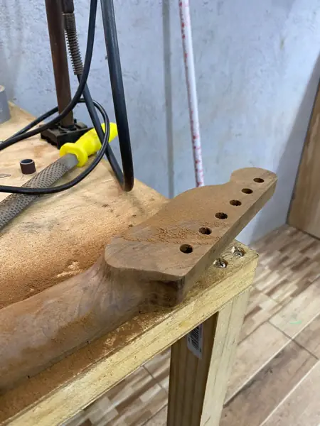 Headstock de braço de guitarra com furação para tarraxas
